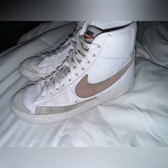 Nike White and light pink Blazer Mid 77 - Picture 4 of 6